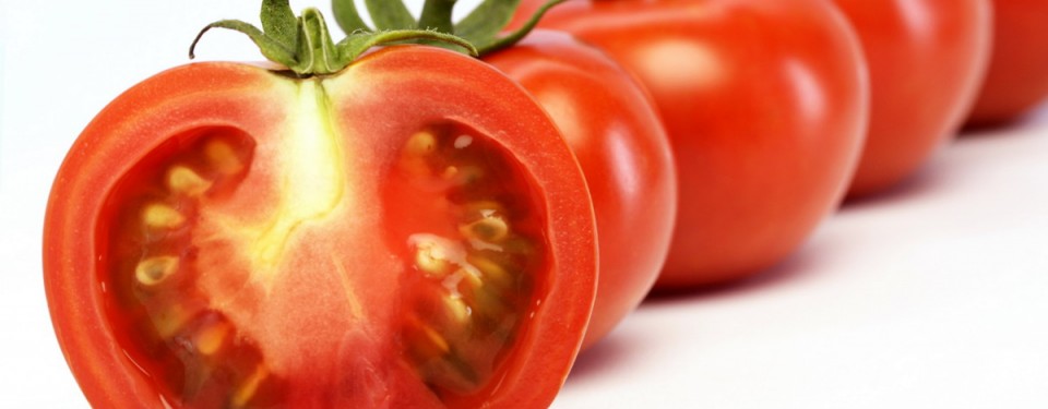 Shrink skin pores with Tomato